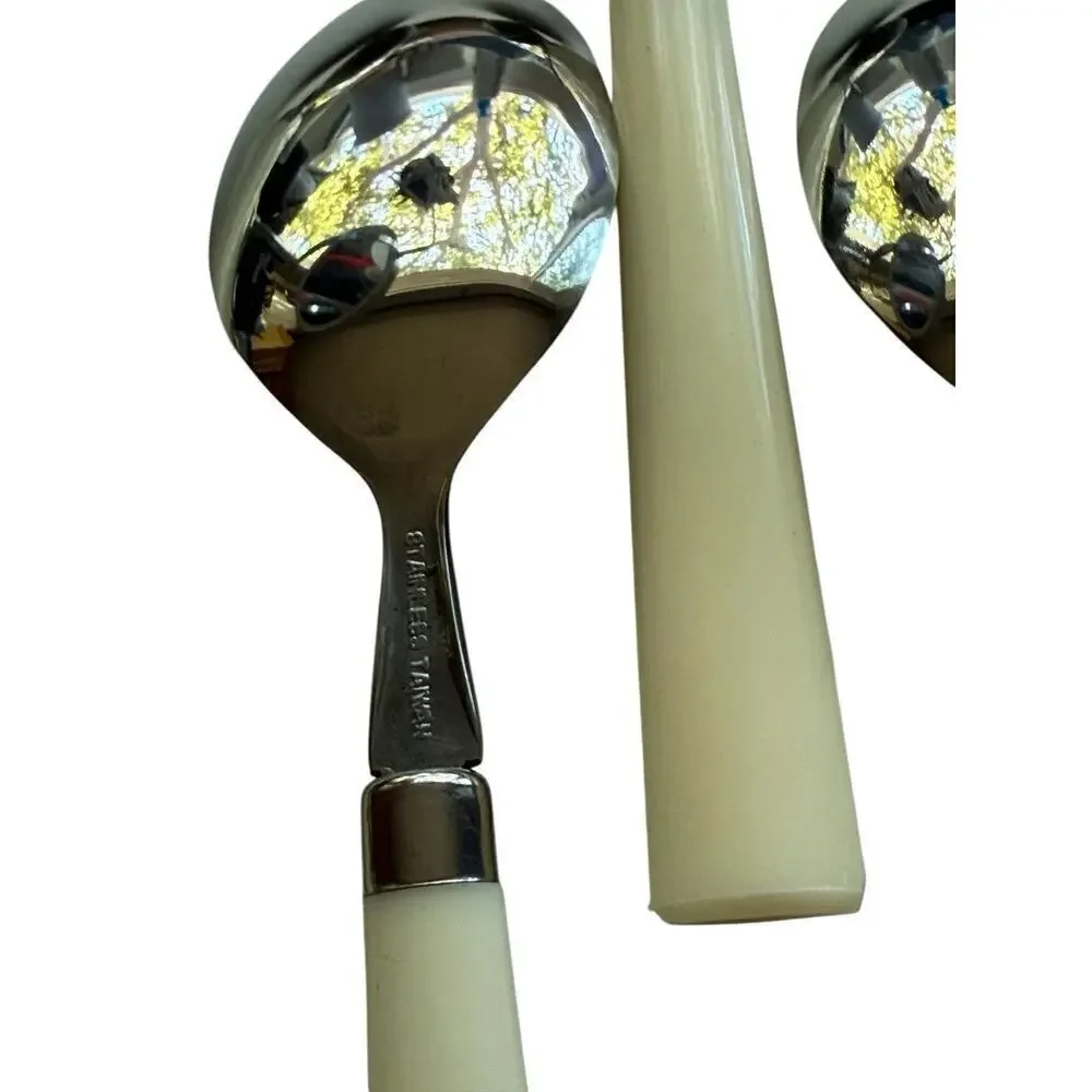 Vintage Cream Colored Plastic Handle Tablespoons 8 Pieces Made Taiwan 1970's